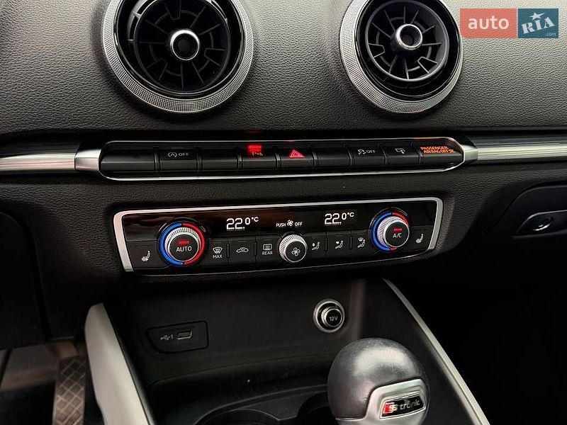Седан Audi A3 2016 в Львові
