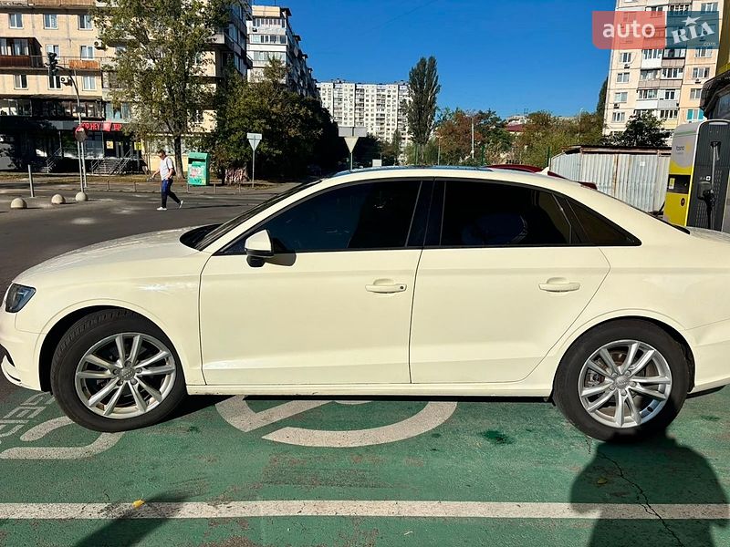Седан Audi A3 2014 в Киеве