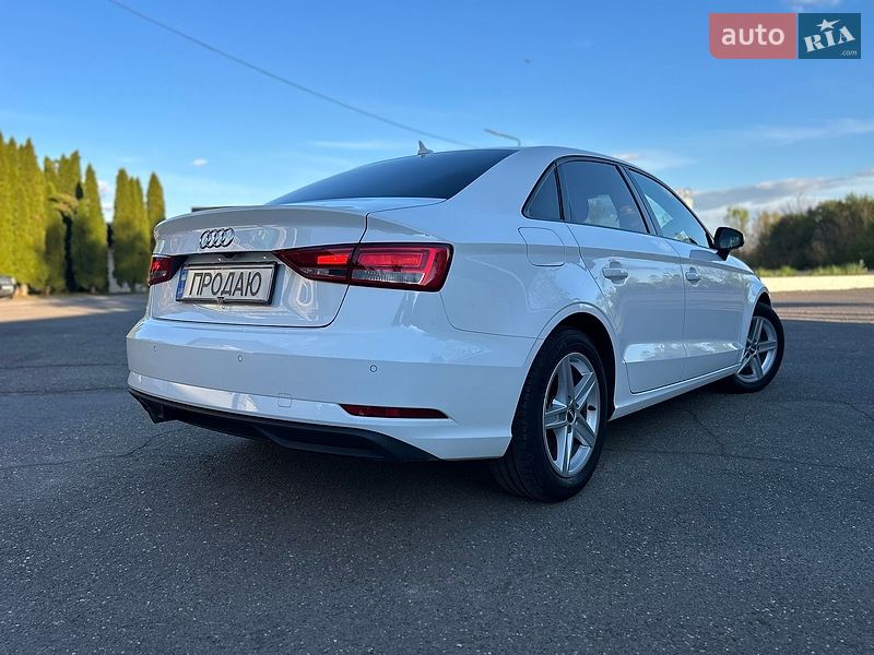 Седан Audi A3 2017 в Хусте