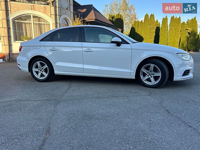 Седан Audi A3 2017 в Хусте