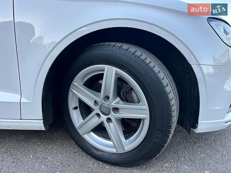Седан Audi A3 2017 в Хусте