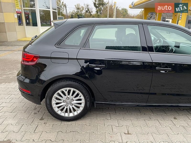 Хэтчбек Audi A3 2016 в Дубно