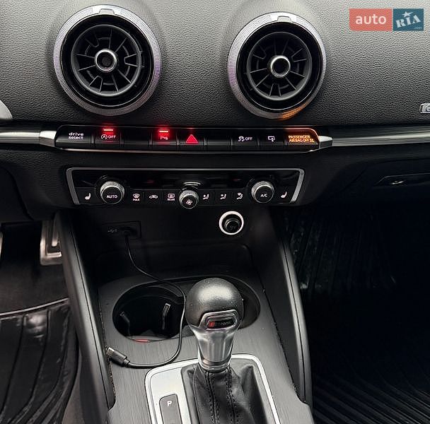 Седан Audi A3 2016 в Киеве