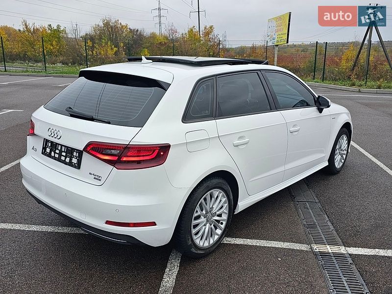 Хэтчбек Audi A3 2016 в Ровно