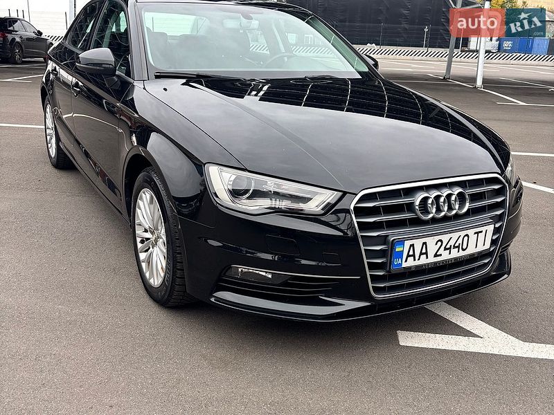 Седан Audi A3 2016 в Киеве