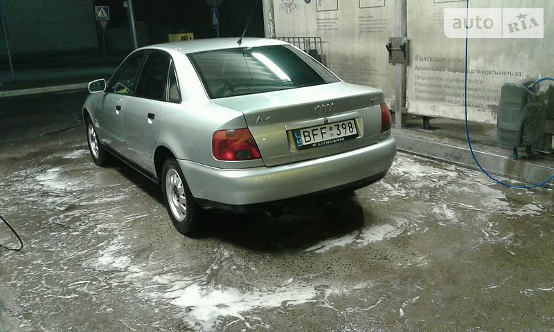 Седан Audi A4 1996 в Ирпене