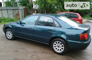 Седан Audi A4 1996 в Львове