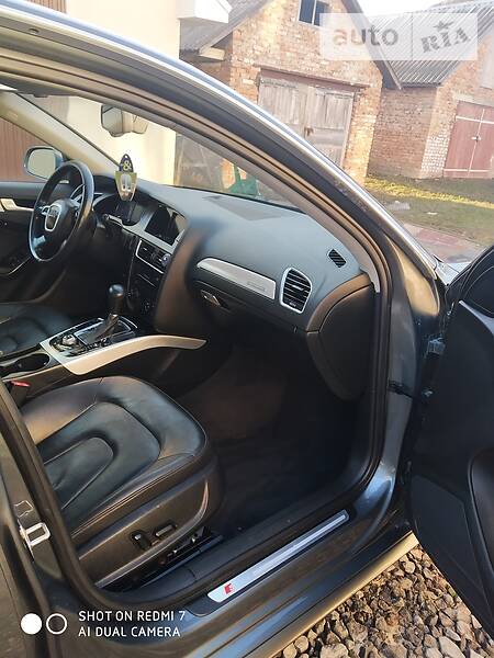 Седан Audi A4 2012 в Лановцах