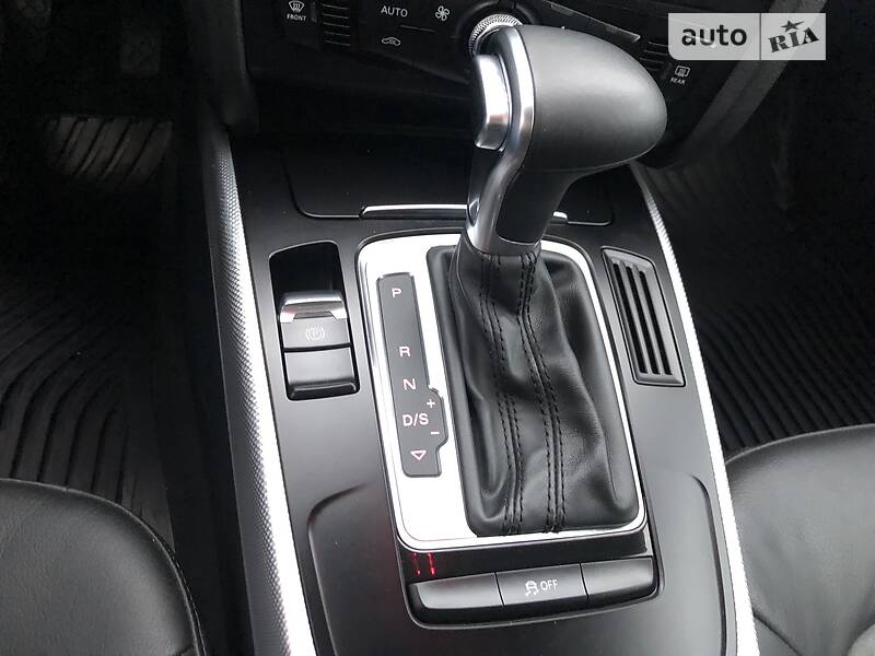Седан Audi A4 2013 в Львові