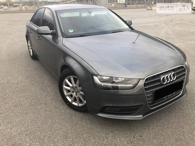 Седан Audi A4 2014 в Львове