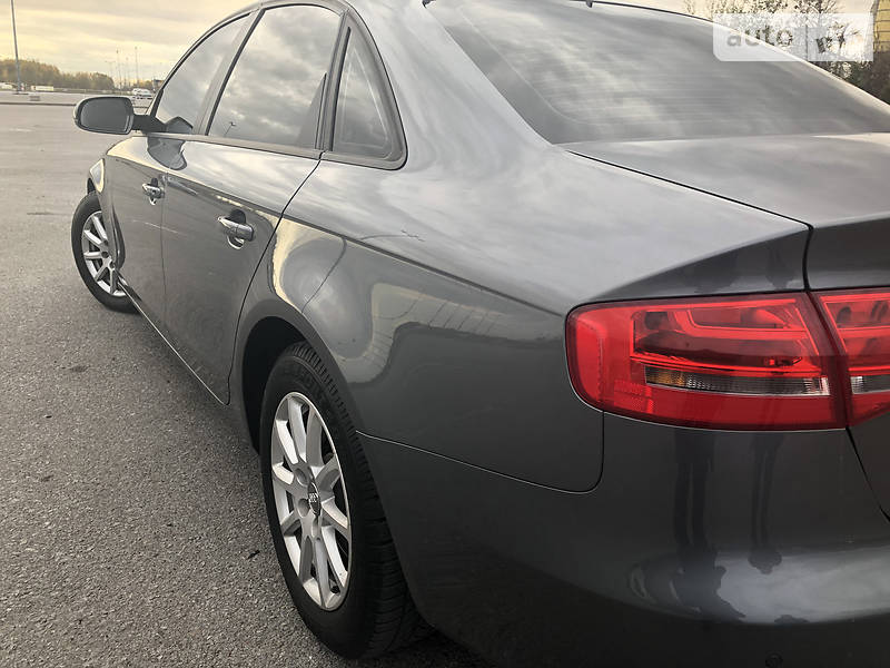 Седан Audi A4 2014 в Львове