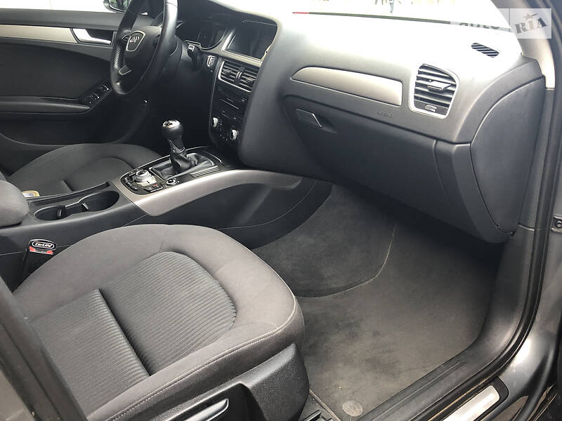 Седан Audi A4 2014 в Львове