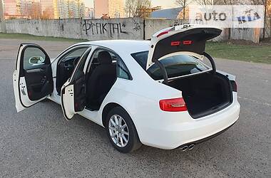 Седан Audi A4 2014 в 