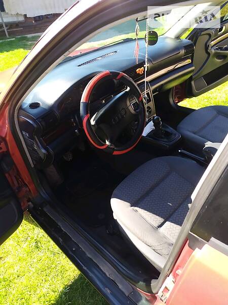 Седан Audi A4 1996 в Яворове