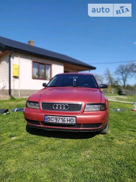 Седан Audi A4 1996 в Яворове