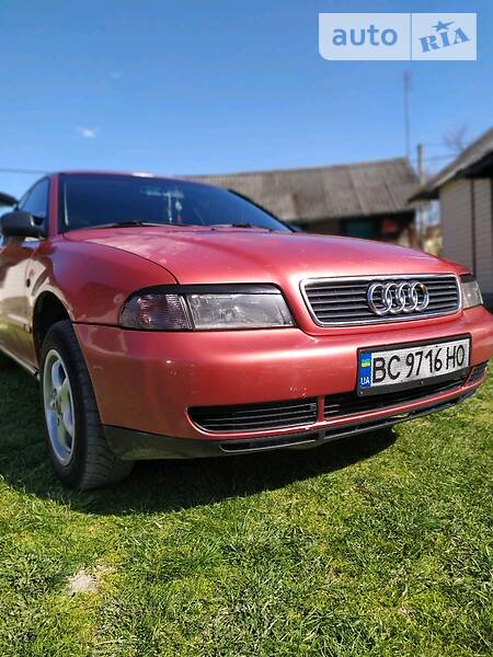 Седан Audi A4 1996 в Яворове