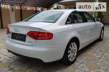 Седан Audi A4 2012 в 