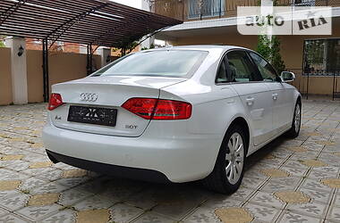 Седан Audi A4 2012 в 