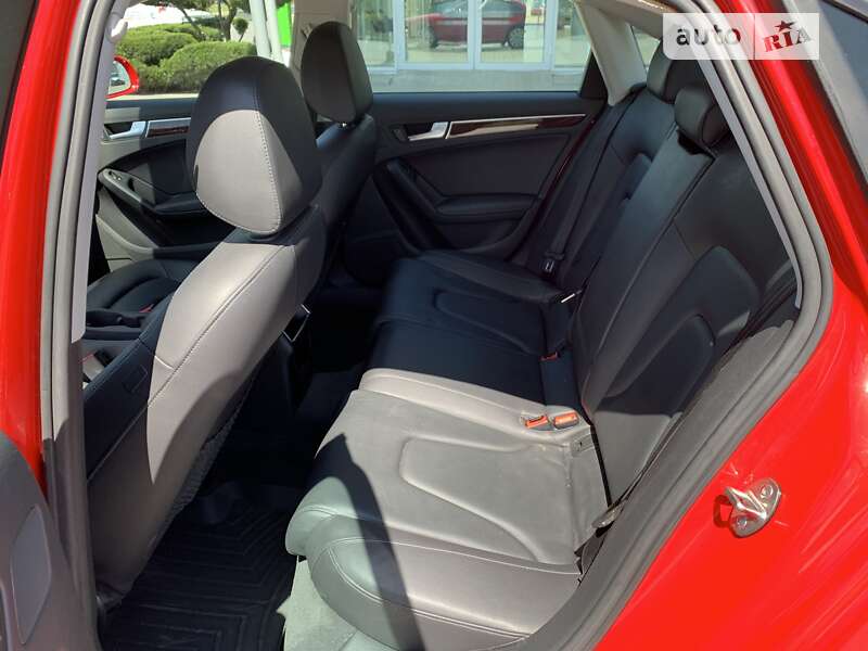 Седан Audi A4 2011 в Луцьку