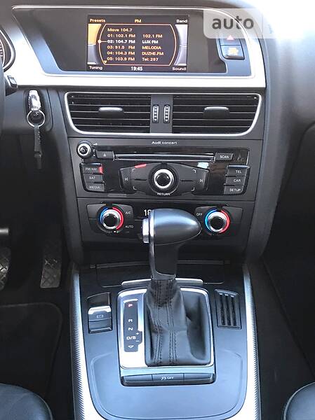 Седан Audi A4 2014 в Львові