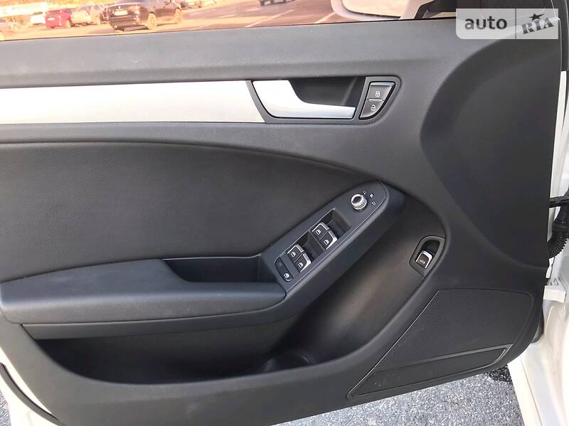 Седан Audi A4 2014 в Львові