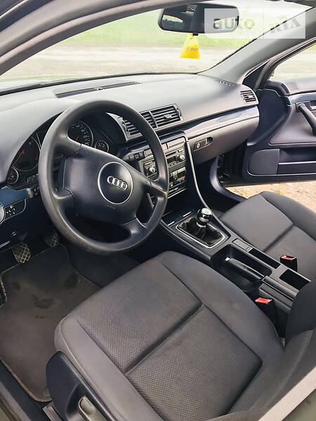 Седан Audi A4 2001 в Золочеві