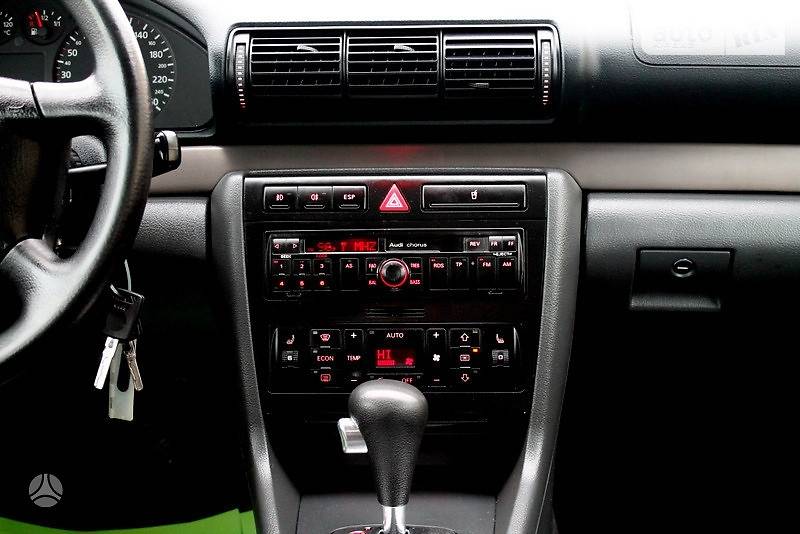 Универсал Audi A4 2001 в Костополе