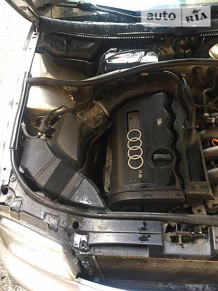 Седан Audi A4 1995 в Чернівцях