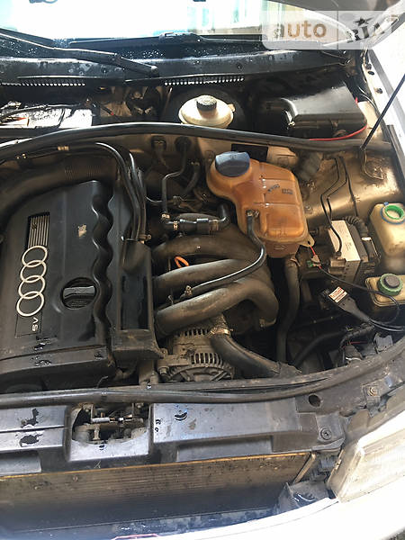 Седан Audi A4 1995 в Чернівцях
