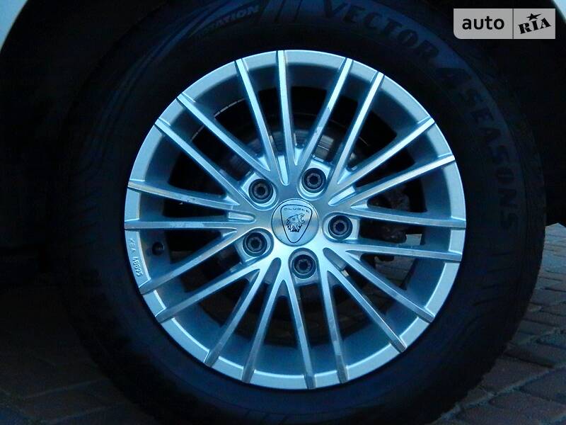 Седан Audi A4 2000 в Сарнах