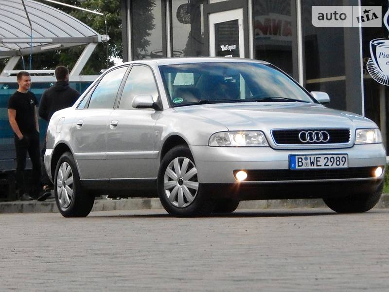 Седан Audi A4 2000 в Сарнах