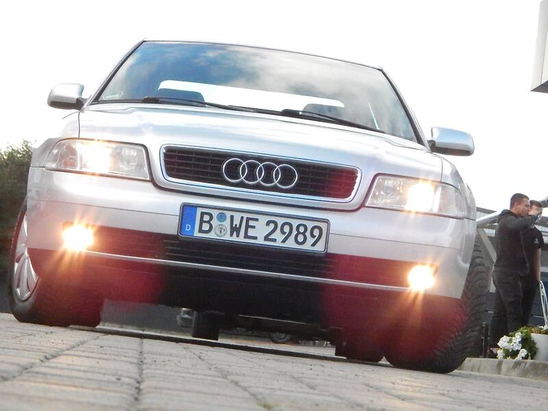 Седан Audi A4 2000 в Сарнах