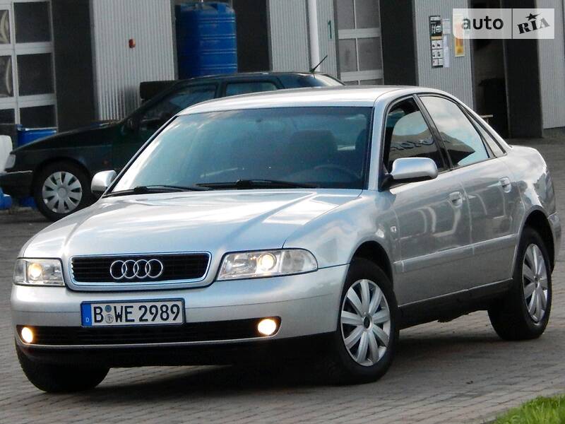 Седан Audi A4 2000 в Сарнах