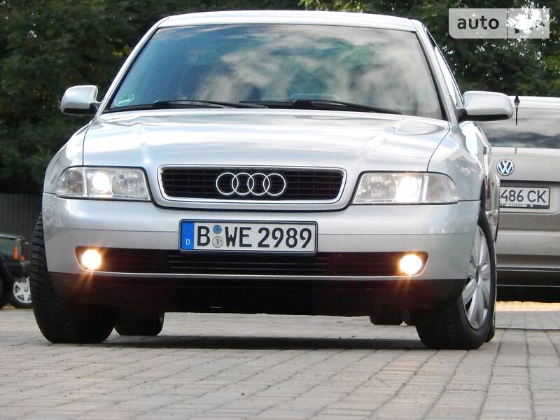 Седан Audi A4 2000 в Сарнах