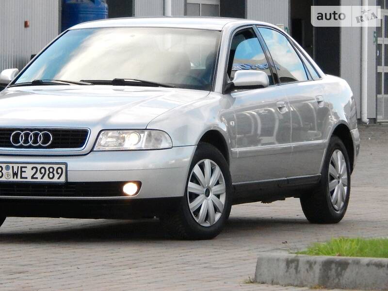 Седан Audi A4 2000 в Сарнах