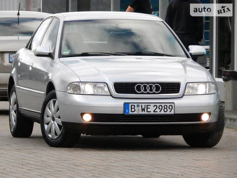 Седан Audi A4 2000 в Сарнах