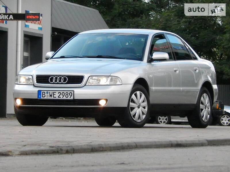 Седан Audi A4 2000 в Сарнах