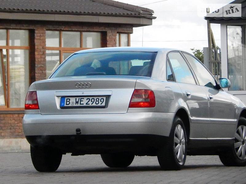 Седан Audi A4 2000 в Сарнах