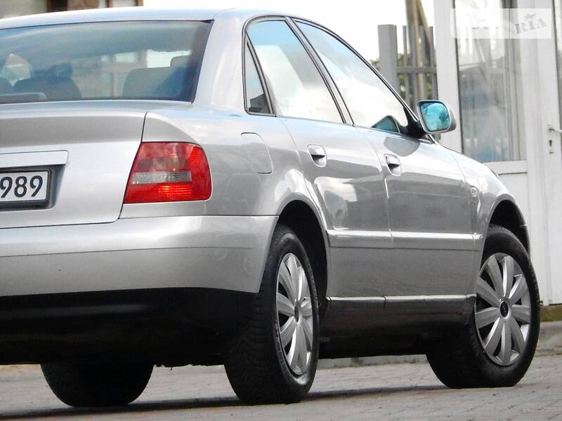 Седан Audi A4 2000 в Сарнах