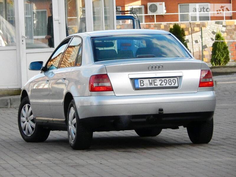 Седан Audi A4 2000 в Сарнах