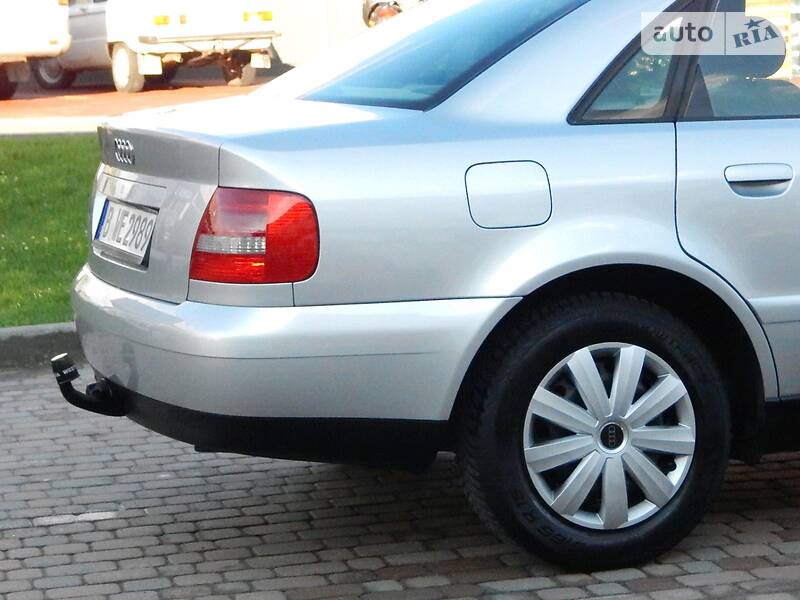 Седан Audi A4 2000 в Сарнах