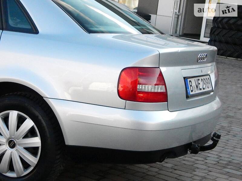 Седан Audi A4 2000 в Сарнах