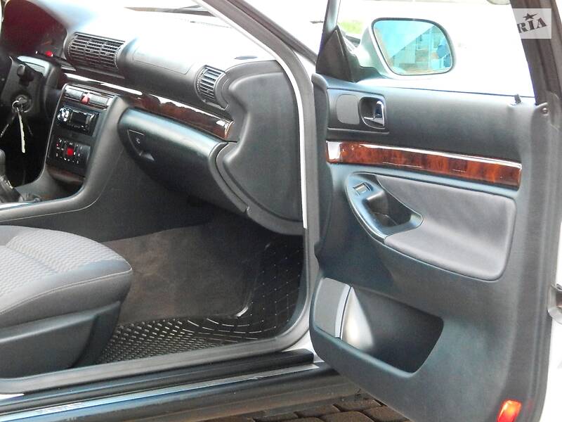 Седан Audi A4 2000 в Сарнах