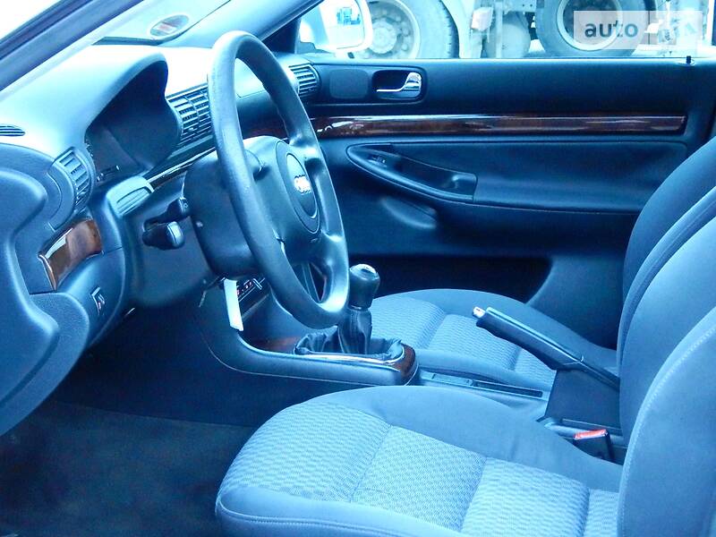 Седан Audi A4 2000 в Сарнах