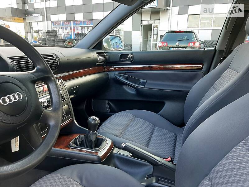 Седан Audi A4 2000 в Сарнах