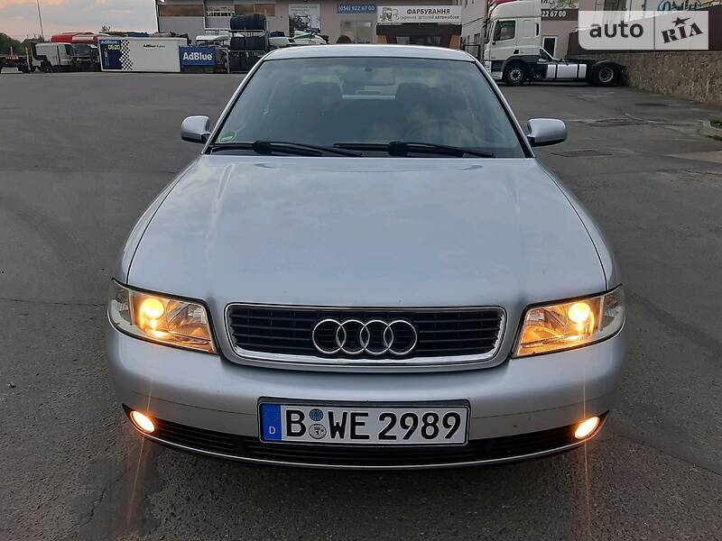 Седан Audi A4 2000 в Сарнах