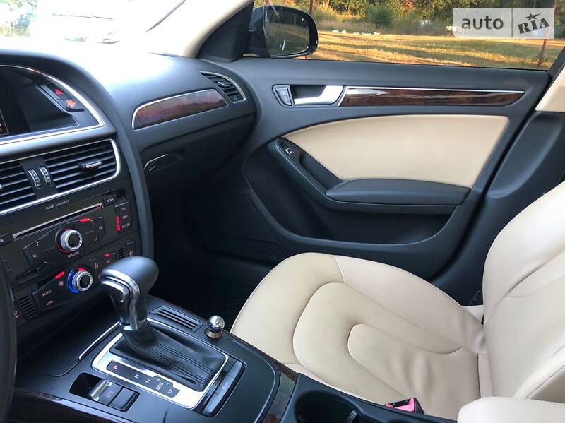 Седан Audi A4 2013 в Стрию