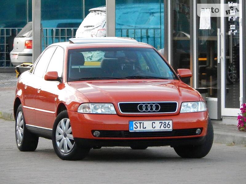 Седан Audi A4 2000 в Сарнах