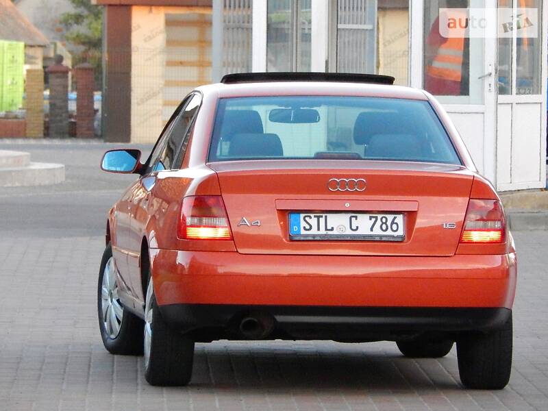 Седан Audi A4 2000 в Сарнах