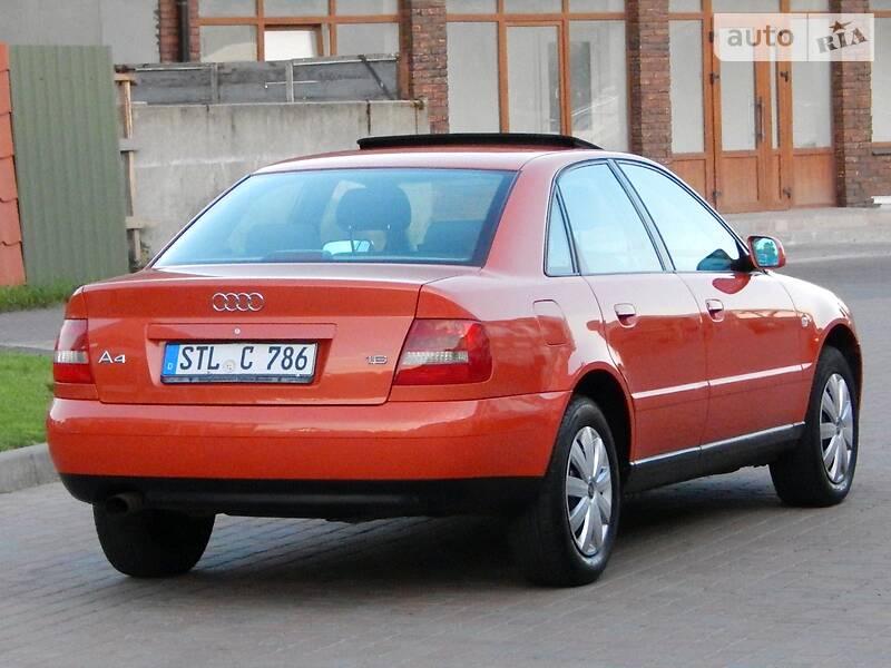 Седан Audi A4 2000 в Сарнах
